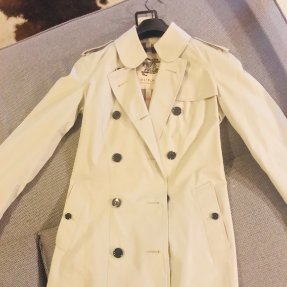 Burberry Trench Coat In Beige Second Hand View Photos